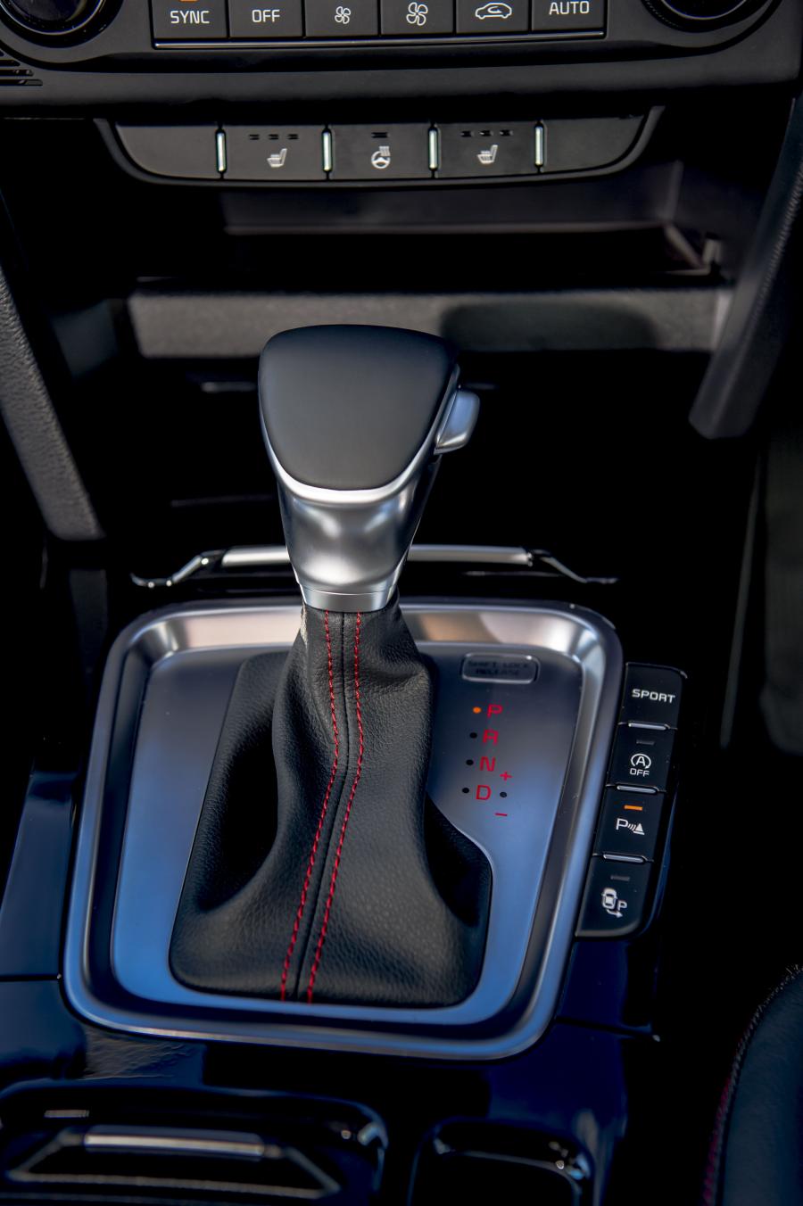 Детали интерьера Kia ProCeed GT 2019 года  (фото 5 из 41)